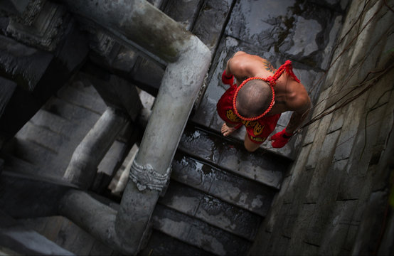 Muay Thai fighter preparing to fight