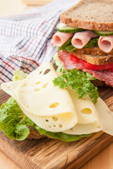 Belegte Brote mit Wurst