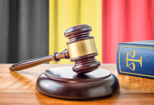 Richterhammer und Gesetzbuch - Belgien