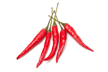 Piments rouges sur fond blanc