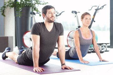 Obraz premium Workout at fitness club