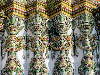 Fliesen-Ornamente in Wat Pho