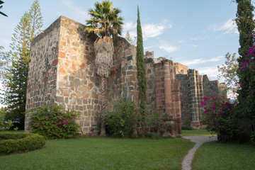Fototapeta premium Parte lateral del templo de la Preciosa Sangre Mascota Jalisco.