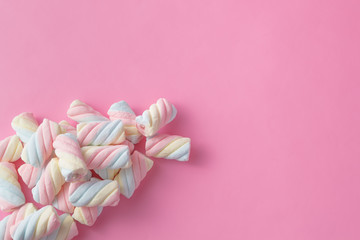 Colored tweested marshmallow - obrazy, fototapety, plakaty