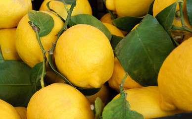 Texture di limoni con foglia, fuoco selettivo