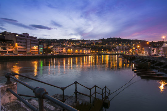muelle en la ria de bilbao