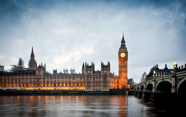 Obraz na płótnie Canvas Big Ben Clock Tower and Parliament house at city of westminster,