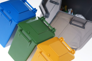 Dustbins / Dustbins in the colors blue, yellow , green and silver