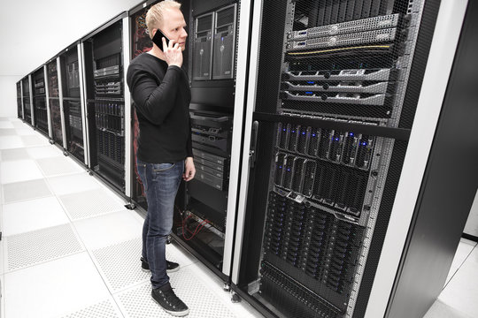 It consultant works in large enterprise datacenter