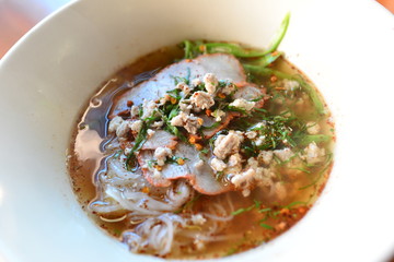 noodle tom yum with pork / spicy thai noodle