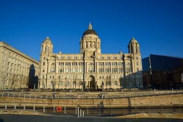 Fototapeta na wymiar Port of Liverpool building from Liverpool