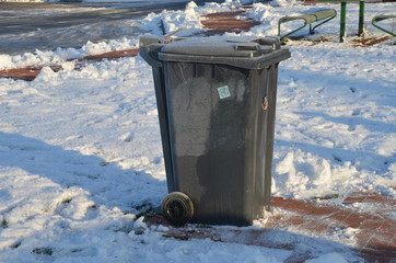 Müll im Winter