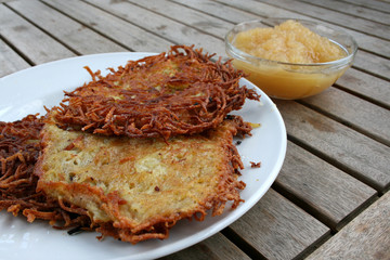 organisch lifestyle kartoffelpuffer reibekuchen rösti apfelmus modern urbano shabby chic 