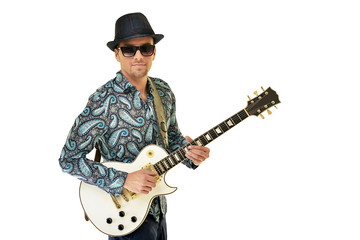 Image d'un guitariste sur fond blanc