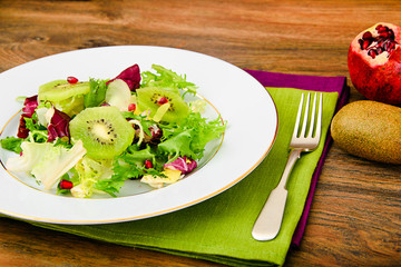 Salad Mix Batavian, Frise, Radicchio, Chicory, Kiwi