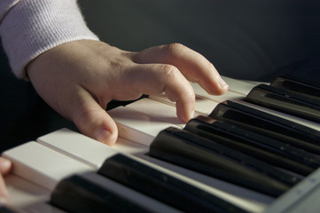 Fototapeta na wymiar kids hands play piano