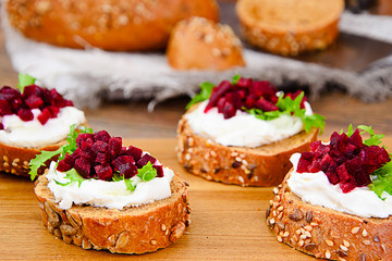 Bruschetta with Goat Cheese, Arugula and Beet, Salt, Pepper, Hon