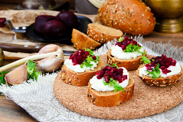 Bruschetta with Goat Cheese, Arugula and Beet, Salt, Pepper, Hon