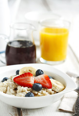 Oatmeal with berries and maple syrup