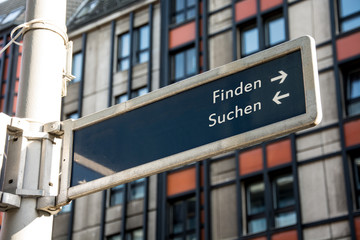 Obraz premium Schild 61 - Finden