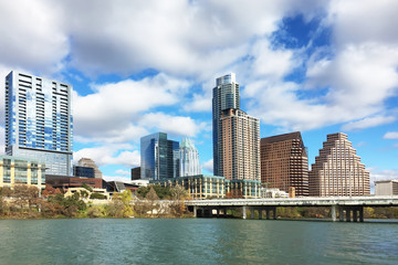 Obraz premium The Austin, Texas, skyline from across the river