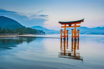 Fotobehang Japan De drijvende Torii-poort in Miyajima, Japan