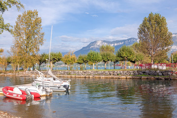 lake mountains and boats