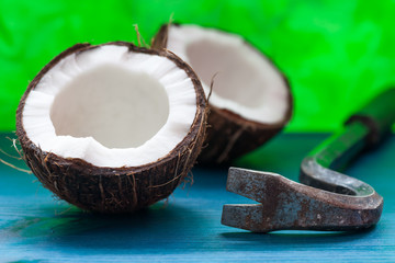 simple way to split a coconut with a crowbar