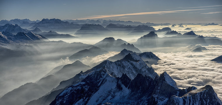 Fototapeta Blick auf die Schweizer Alpen im Herbst