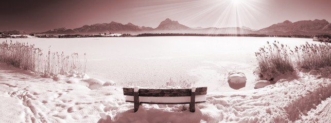 Panorama Landschaft vom Hopfensee im Winter in Pastellfarben