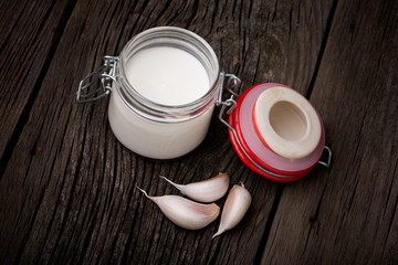 Natural diy garlic yoghurt sauce