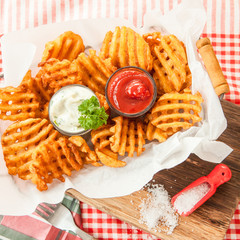 Fritierte Gitterkartoffeln