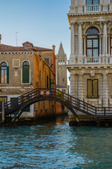Naklejka premium Wooden bridge by venice