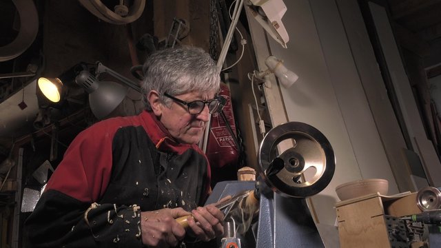 wood turner cutting shapes in wood
