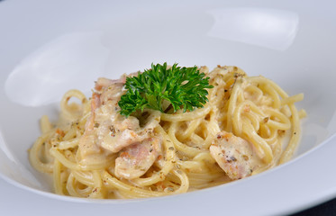 spaghetti carbonara on white plate