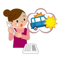交通事故の連絡に驚く女性