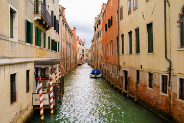 Fototapeta na wymiar canal in Venice