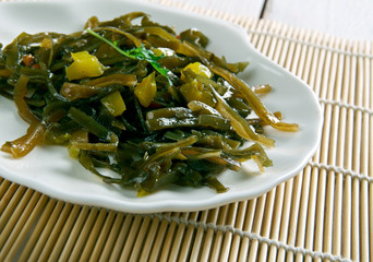 salad seaweed and capers