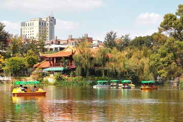  The autumn at Green Lake Park, or Cui Hu Park, is an urban park in Kunming, China