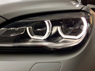 LED Autoscheinwerfer © Peter Maszlen