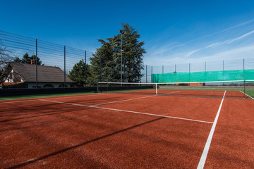 Tennis court on a private property - obrazy, fototapety, plakaty