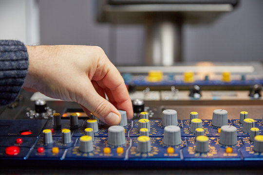 Turning the knobs on the mixing console