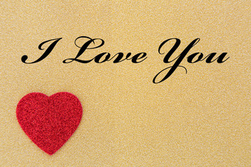 ein rotes Herz auf goldenem Hintergrund