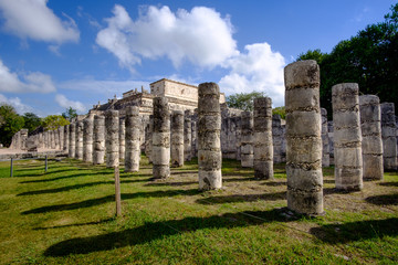Fototapeta na wymiar Stone columns and pilars in famous archeological site Chichen It