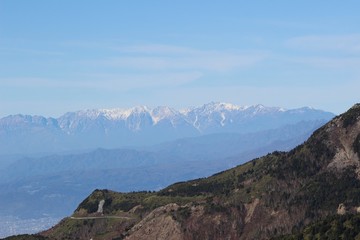 Fototapeta na wymiar 笠岳越しの白馬三山/渋峠から見る笠岳越しに見る白馬の山々