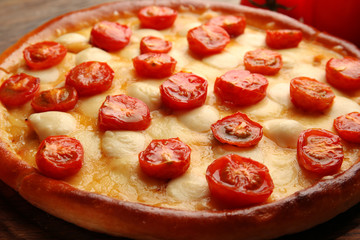 Pizza Margherita, close-up