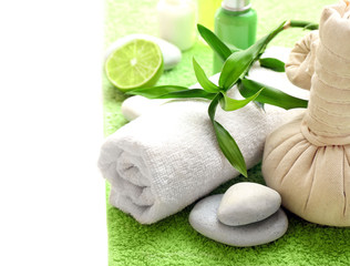 Obraz na płótnie Canvas Relaxing spa set on green soft towel which lying on white background