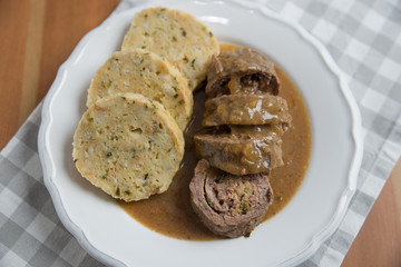 Rindsrouladen mit Semmelknödel