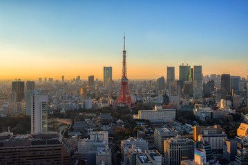 Obraz premium Widok na miasto Jokohama o zachodzie słońca w Japonii