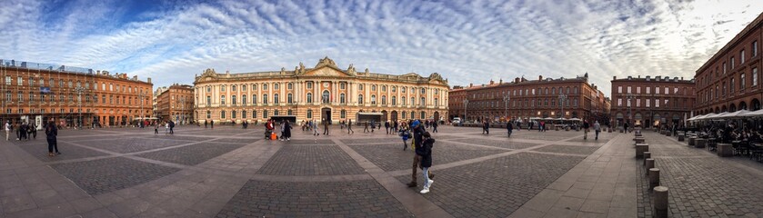 Fototapeta na wymiar Place du Capitole à Toulouse
